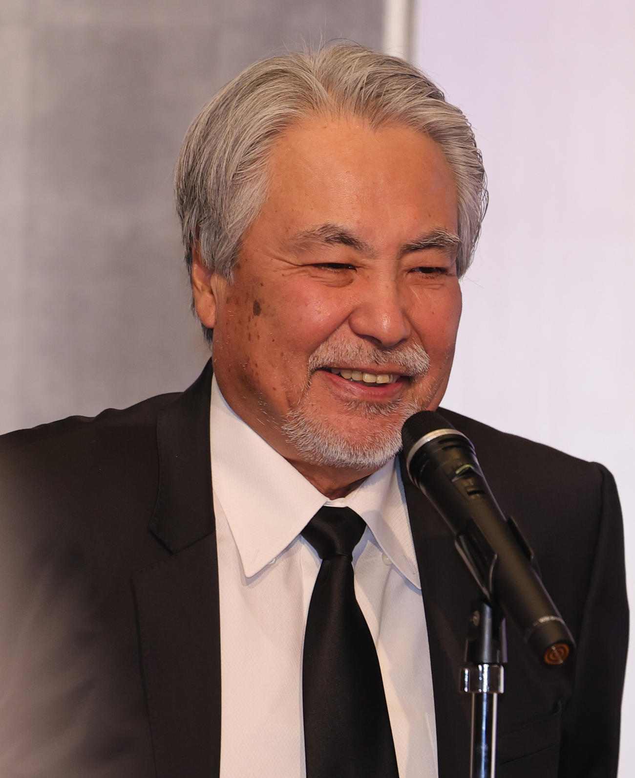 伊集院静さんお別れの会であいさつする大沢在昌氏（撮影・野上伸悟）