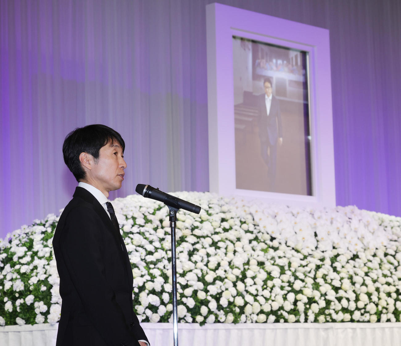 伊集院静さんお別れの会であいさつする武豊（撮影・野上伸悟）