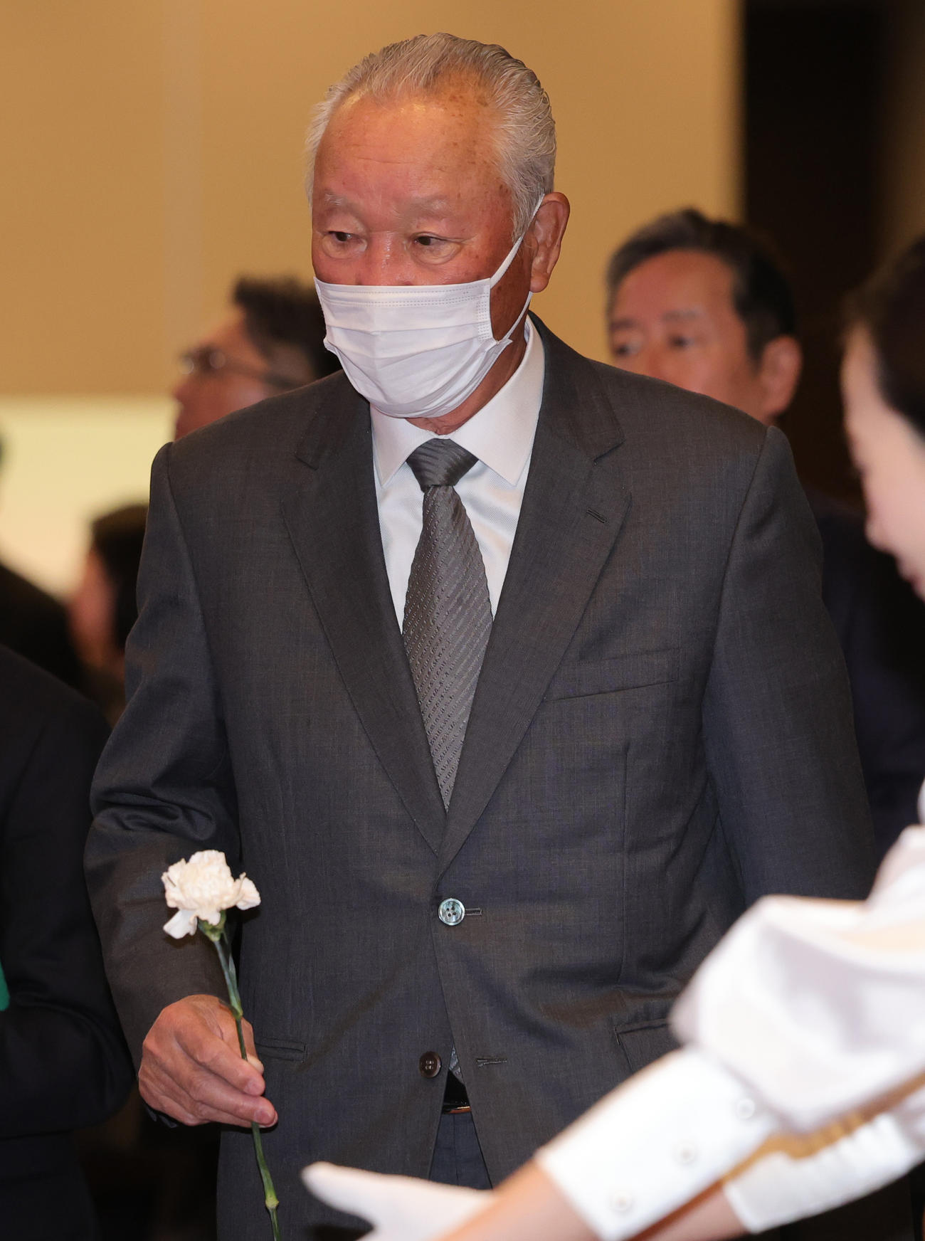 伊集院静さんお別れの会に参列した青木功（撮影・野上伸悟）