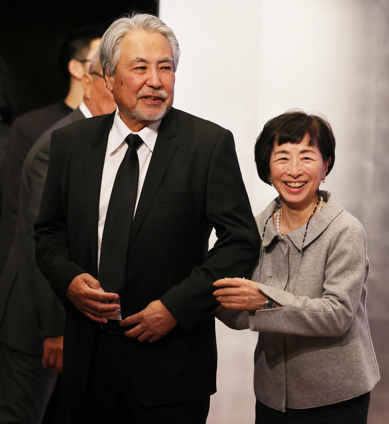 伊集院静さんお別れの会に参列した大沢在昌氏（左）と阿川佐和子（撮影・野上伸悟）