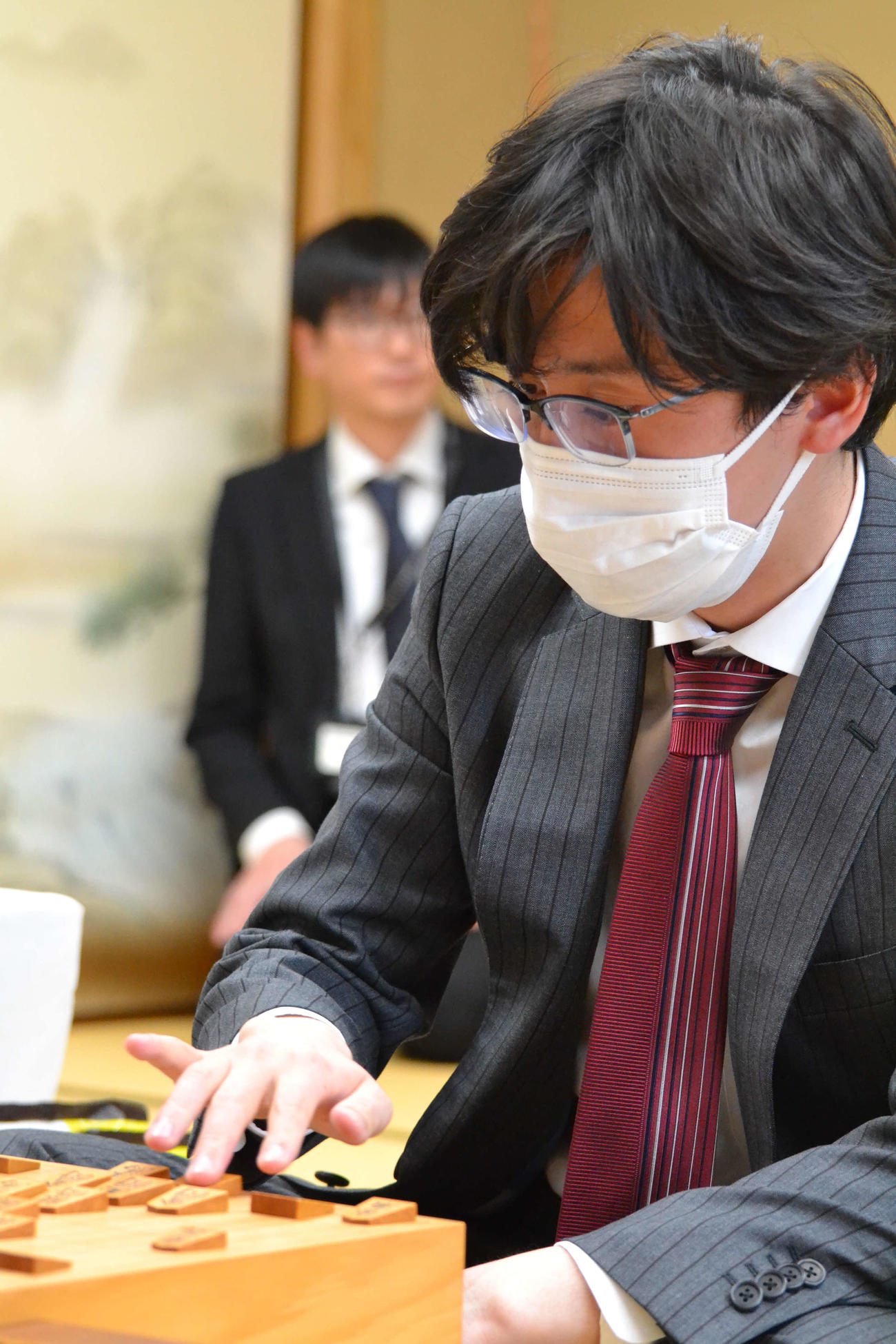 永瀬拓矢九段との挑戦者決定戦を制して藤井聡太叡王への挑戦権を獲得した伊藤匠七段