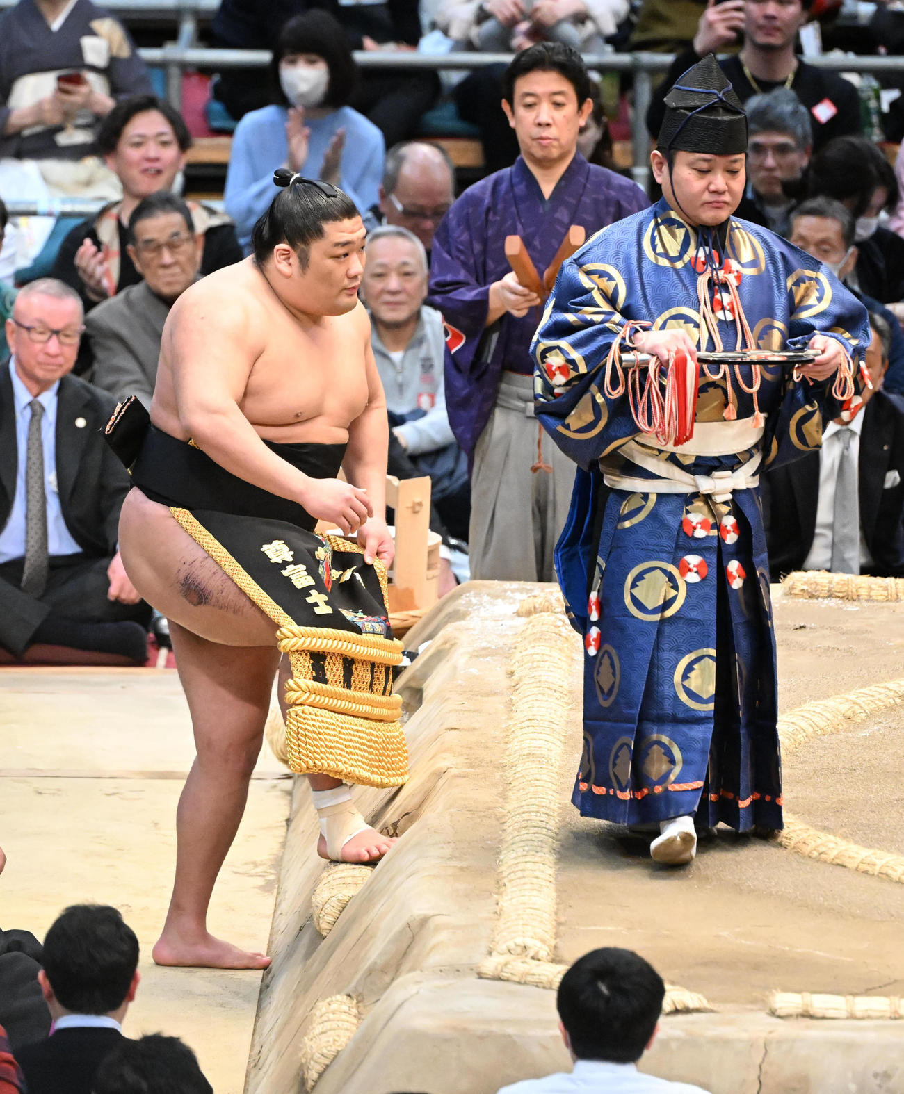 土俵入りする尊富士（撮影・和賀正仁）