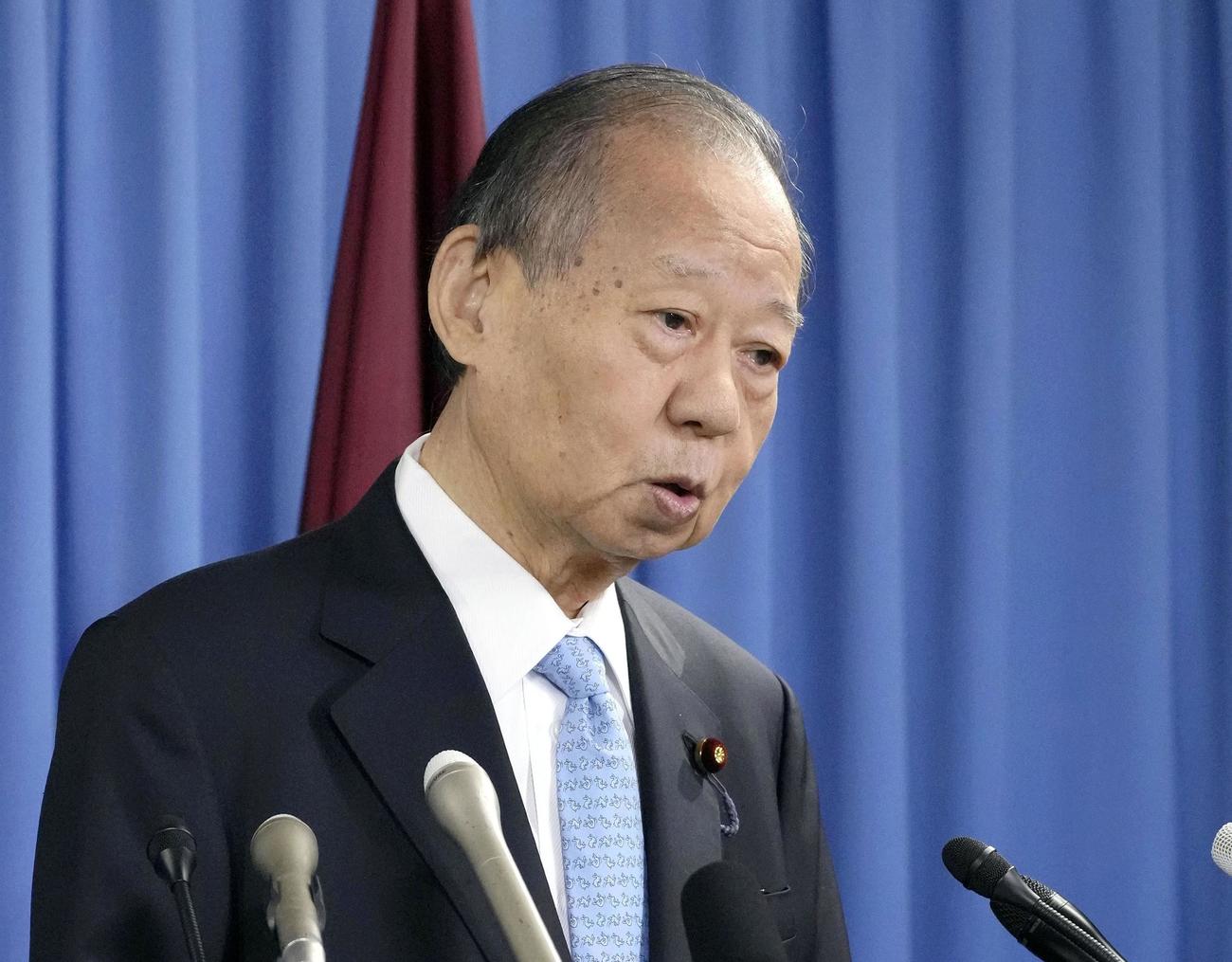 記者会見する自民党の二階元幹事長（共同）