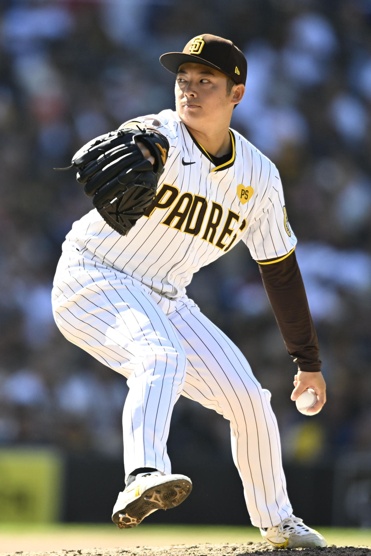 ジャイアンツ戦で力投するパドレス松井裕樹（AP）