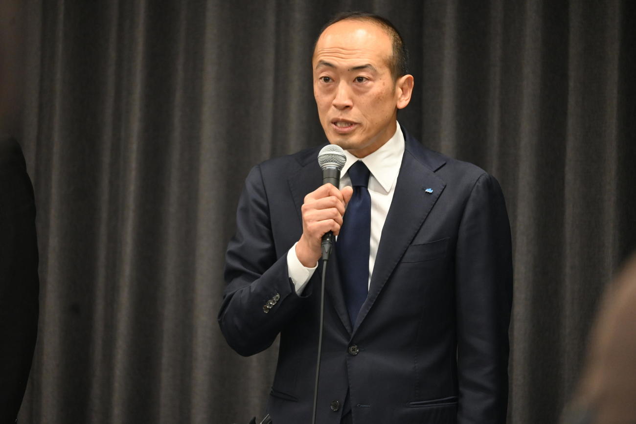 大阪市内で会見した小林製薬の小林章浩社長（撮影・松浦隆司）