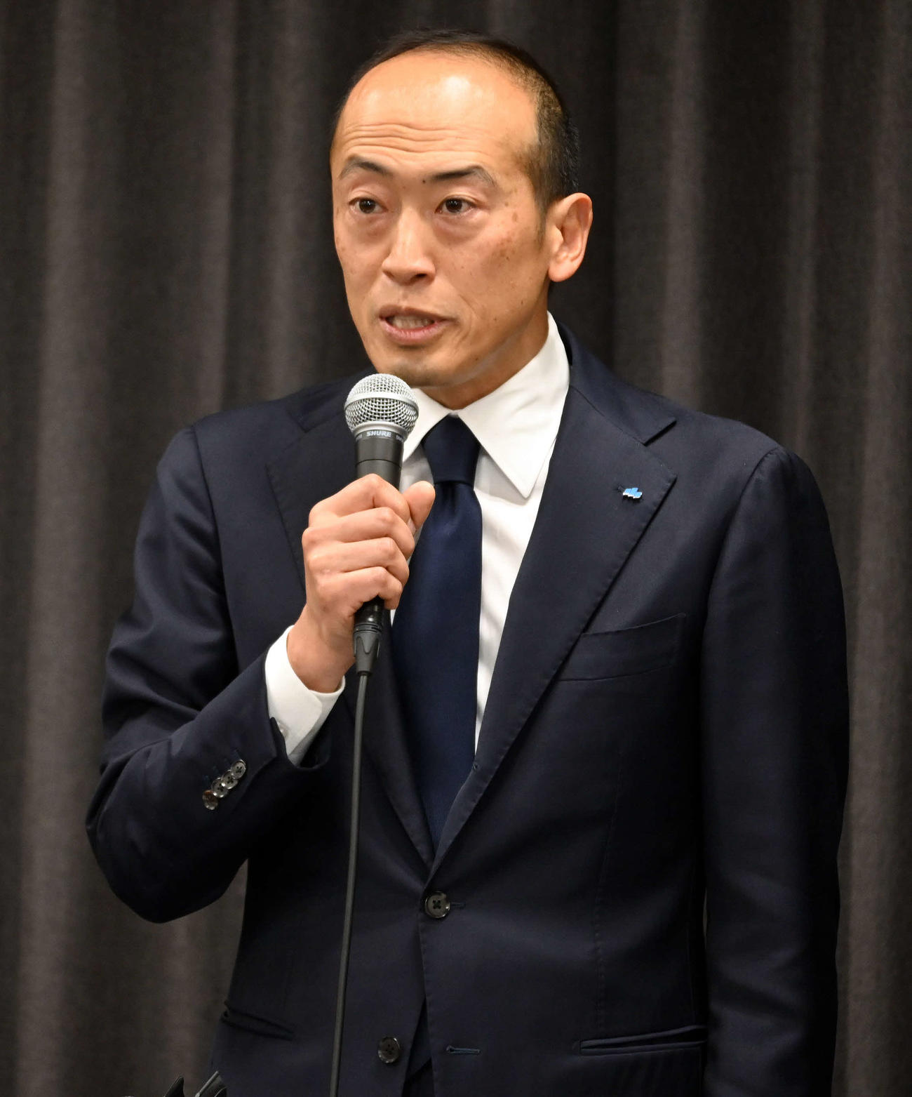 大阪市内で会見した小林製薬の小林章浩社長（撮影・松浦隆司）