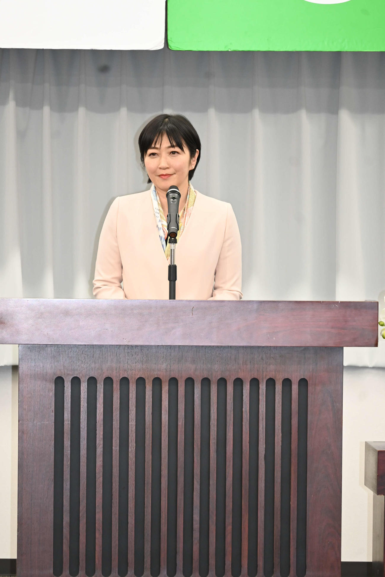 姫路市の教育長就任式であいさつするTBSの元アナウンサー、久保田智子氏（撮影・松浦隆司）
