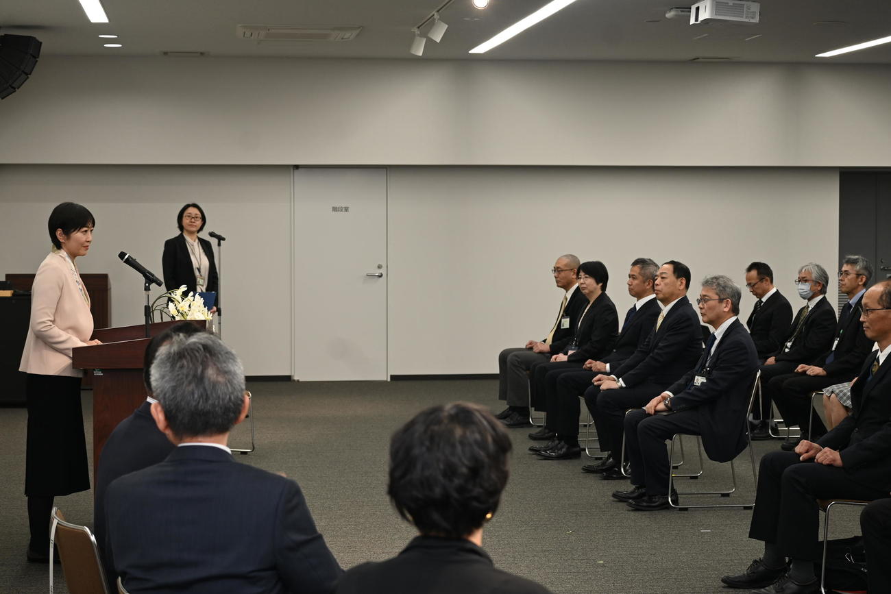 姫路市の教育長就任式であいさつするTBSの元アナウンサー、久保田智子氏（撮影・松浦隆司）