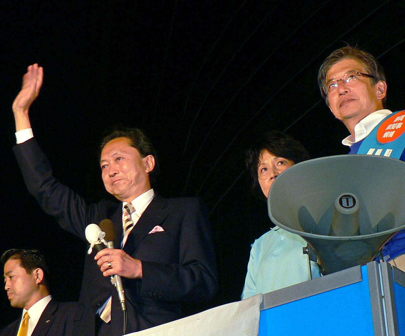 　民主党推薦の川勝平太氏（右）の応援に入った鳩山由紀夫代表（2009年7月撮影）