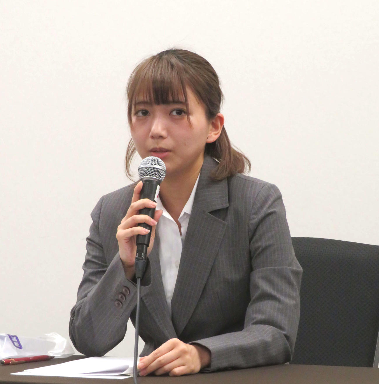 第2回AV産業の適正化を考える会シンポジウムに参加した星乃莉子（撮影・村上幸将）