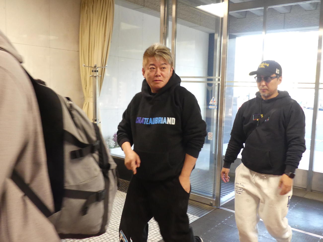 SNSの「なりすまし不正広告」対策を協議する会合に出席するため自民党本部を訪れたホリエモンこと堀江貴文氏（撮影・中山知子）