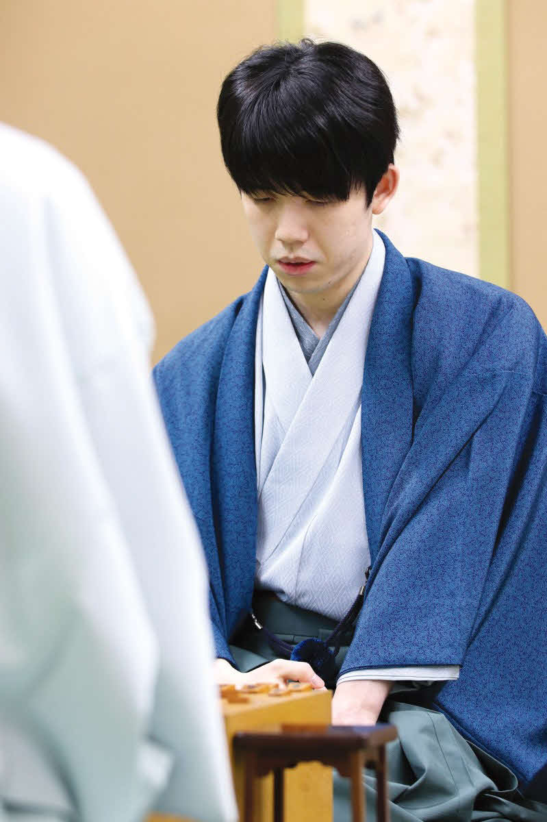 初防衛を目指す藤井聡太名人（日本将棋連盟提供）
