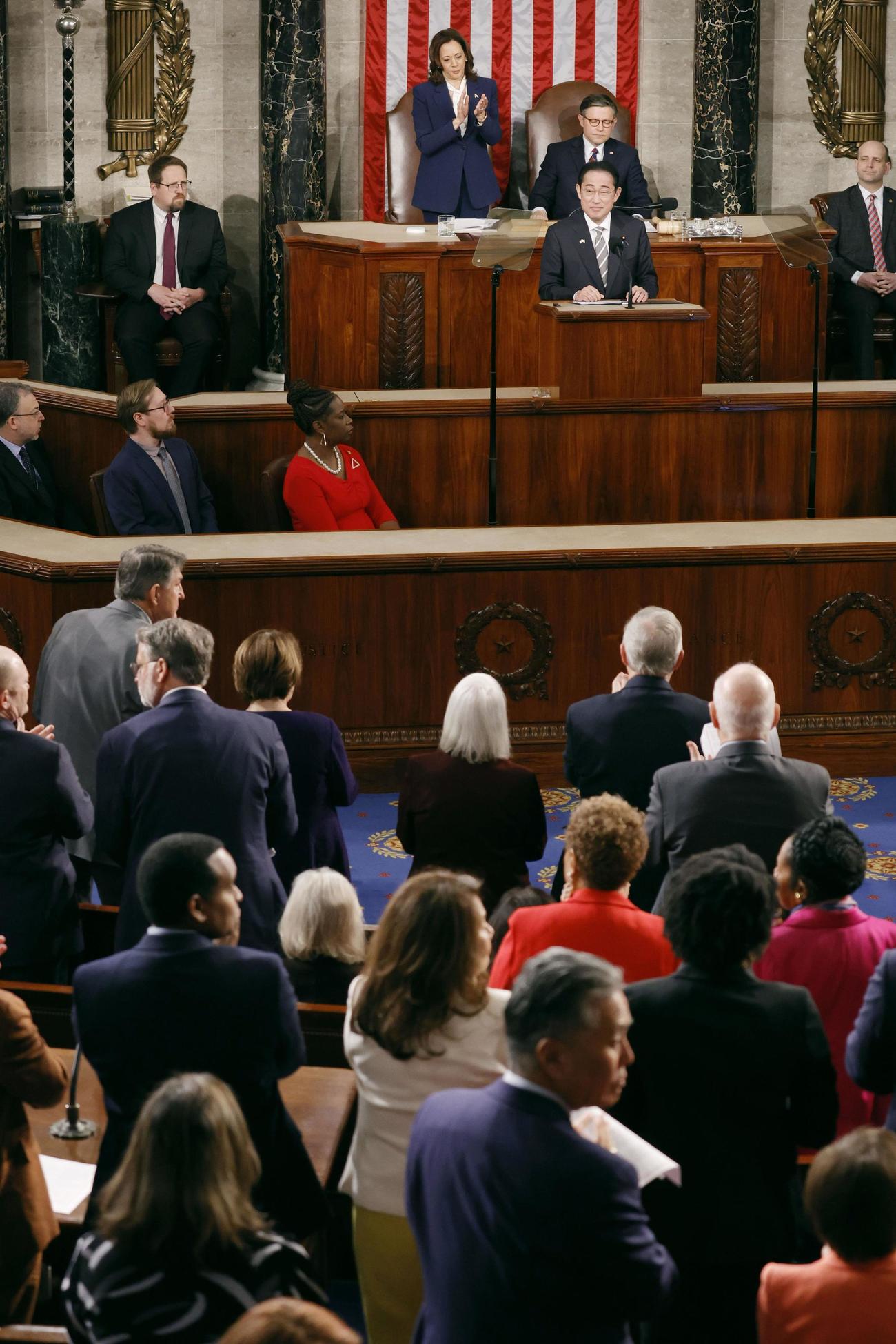 米連邦議会で演説する岸田首相（共同）