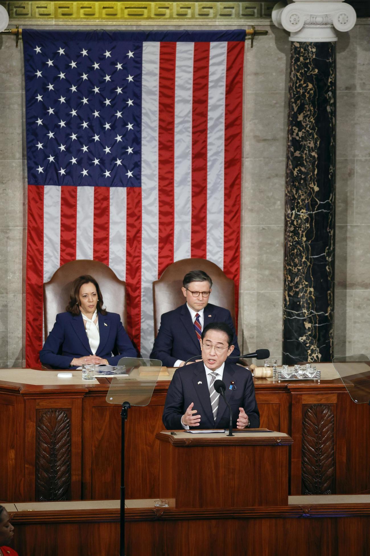 米連邦議会で演説する岸田首相（共同）