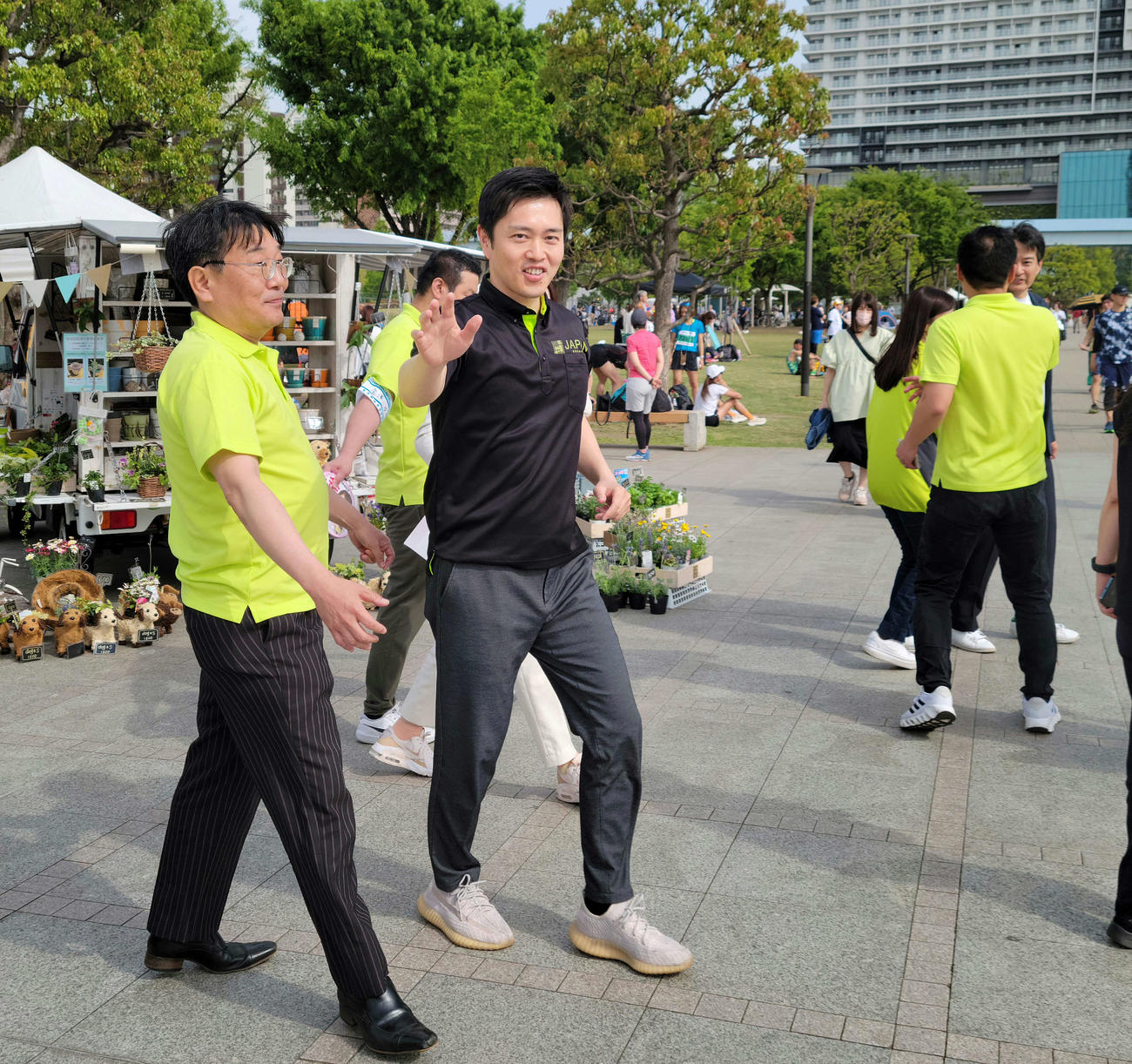 衆院東京15区補選に日本維新の会から立候補した金沢結衣氏の応援演説に訪れた吉村共同代表（撮影・井上学）