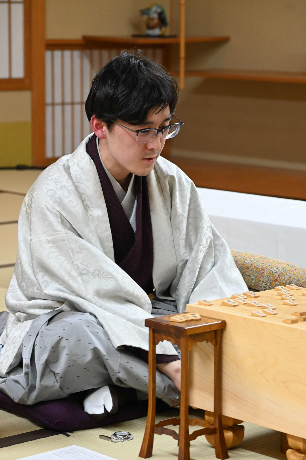 終局後、感想戦を行う伊藤匠（たくみ）七段（撮影・松浦隆司）