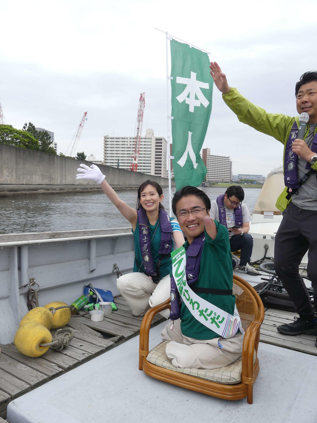東京15区補選のラストサンデーに「運河遊説」を行った乙武洋匡氏（撮影・中山知子）
