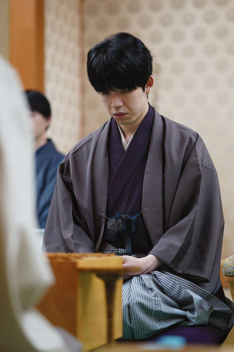 初防衛に向けて連勝を目指す藤井聡太名人（日本将棋連盟提供）