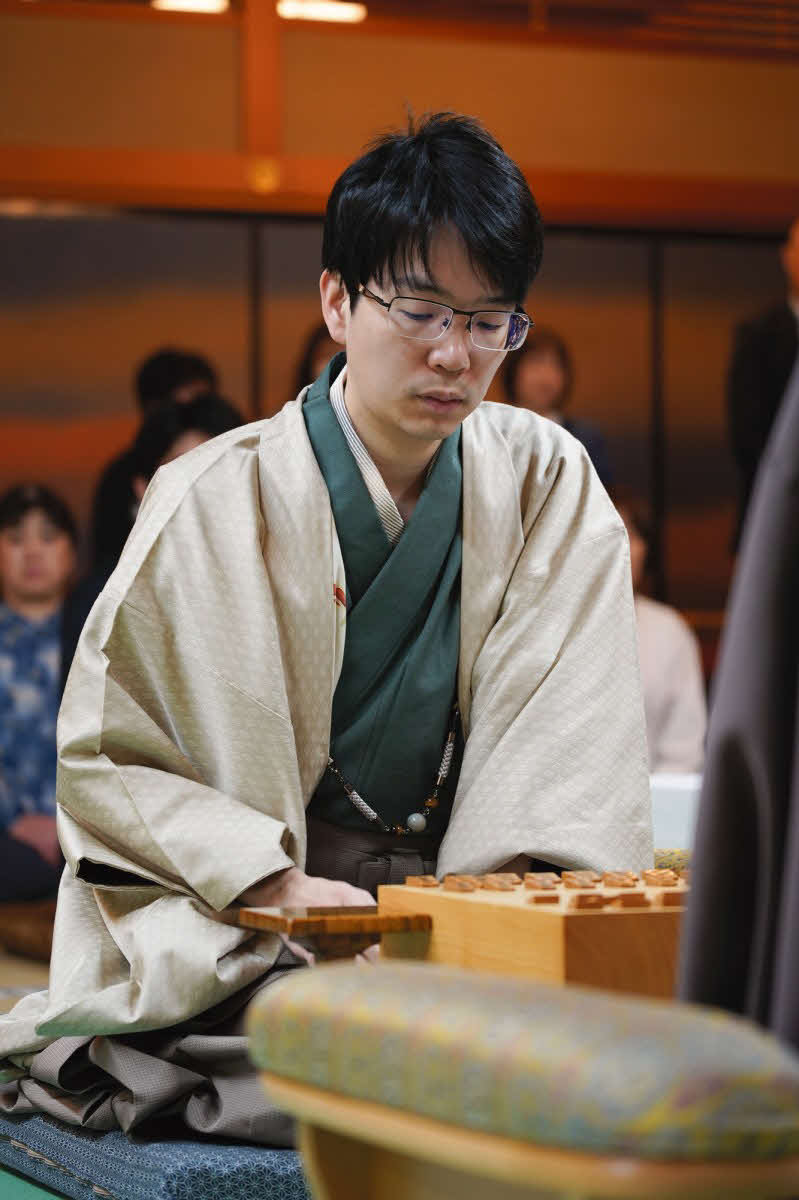 先手番でタイに追いつきたい豊島将之九段（日本将棋連盟提供）