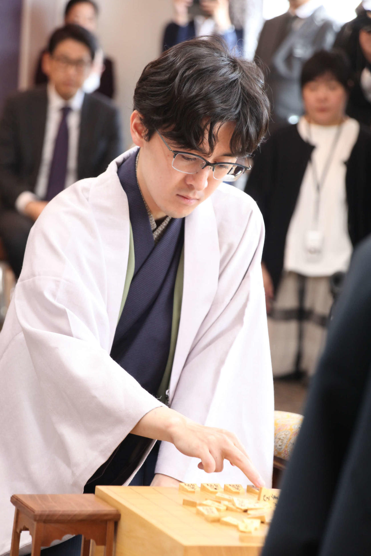 叡王戦5番勝負第3局に臨んだ伊藤匠（たくみ）七段（日本将棋連盟提供）