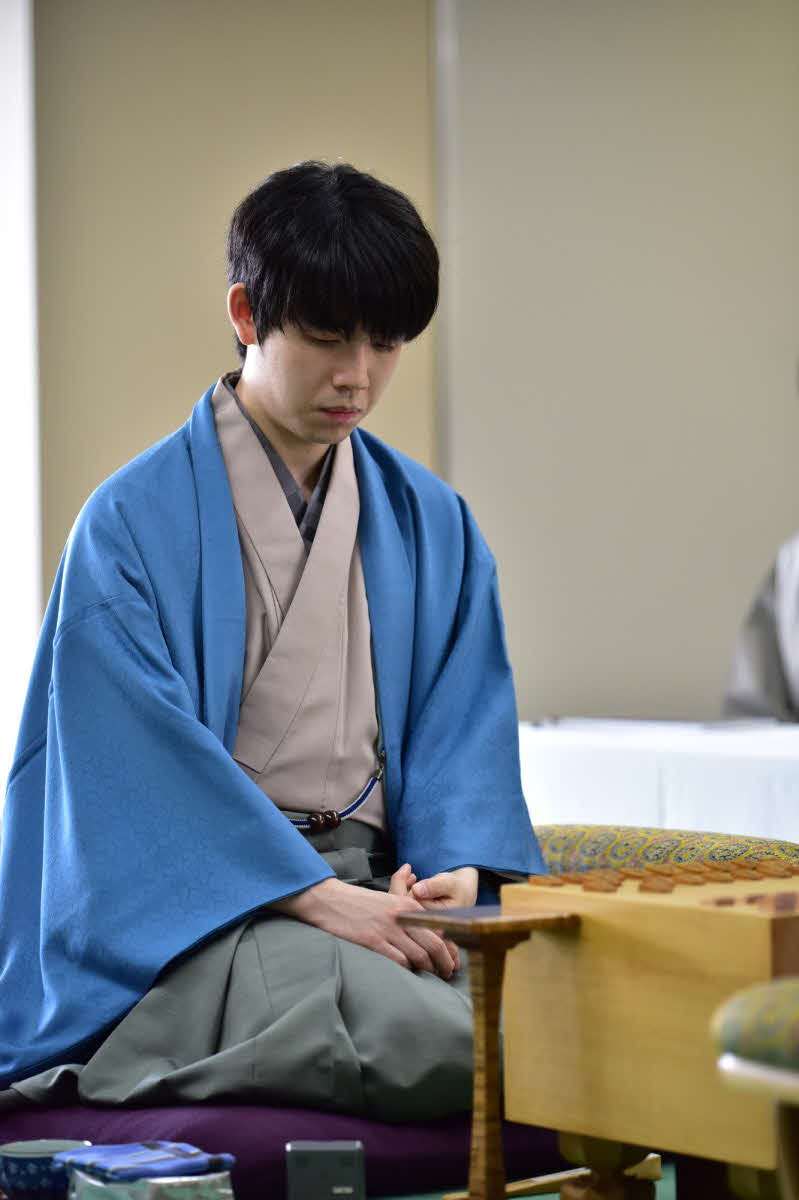 3連勝として初防衛まであと1勝としたい藤井聡太名人（日本将棋連盟提供）