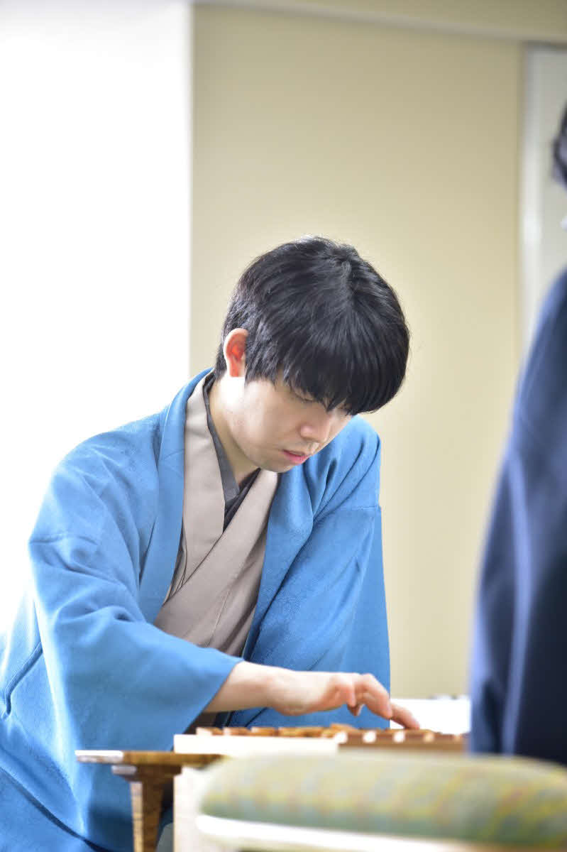 3連勝として初防衛まであと1勝としたい藤井聡太名人（日本将棋連盟提供）