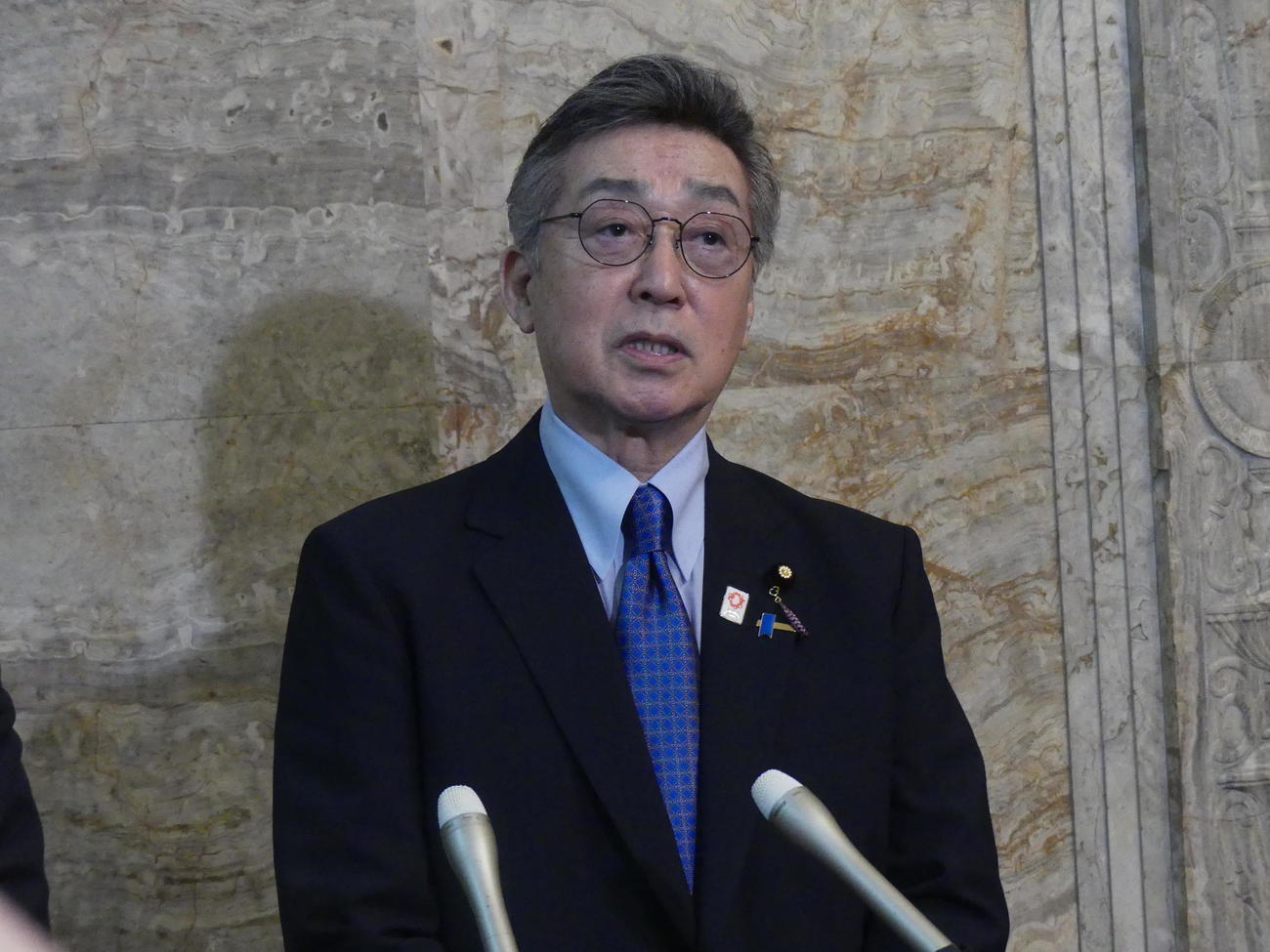 週刊誌報道の内容について全面否定する日本維新の会の中条きよし参院議員