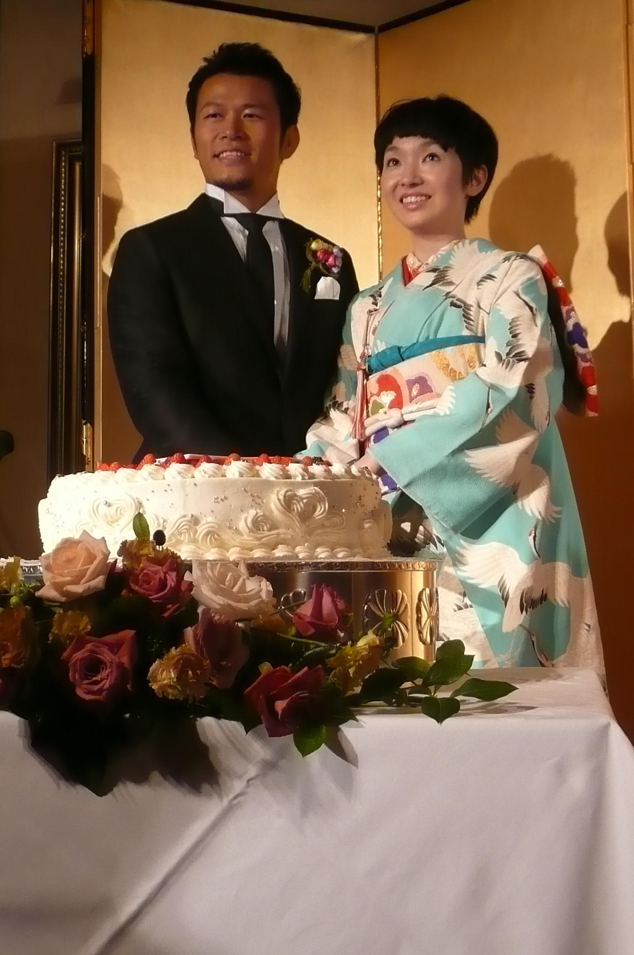 2008年「結婚報告会」を行った須藤元気と愛夫人