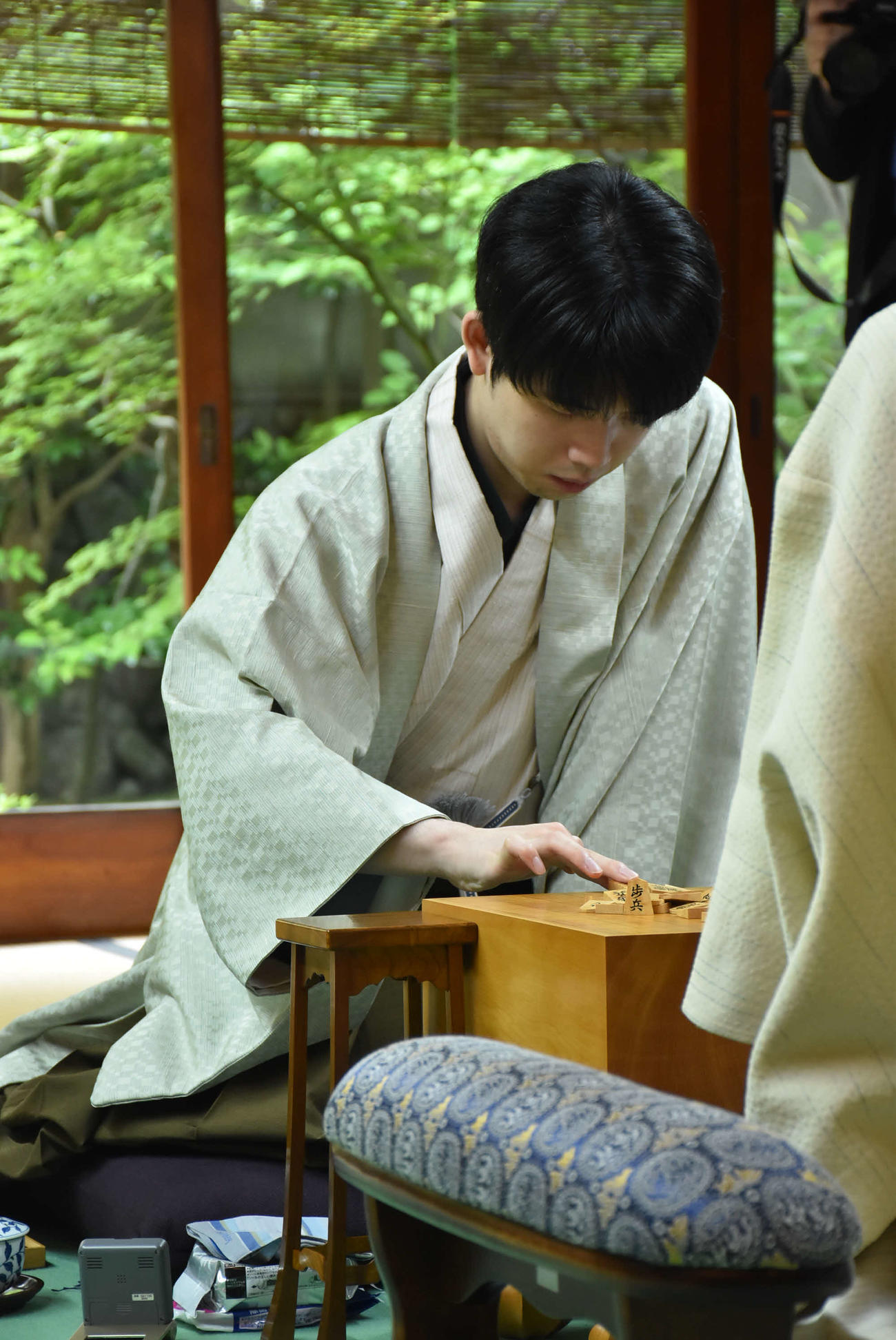 名人戦7番勝負第4局2日目に臨んだ藤井聡太名人（日本将棋連盟提供）