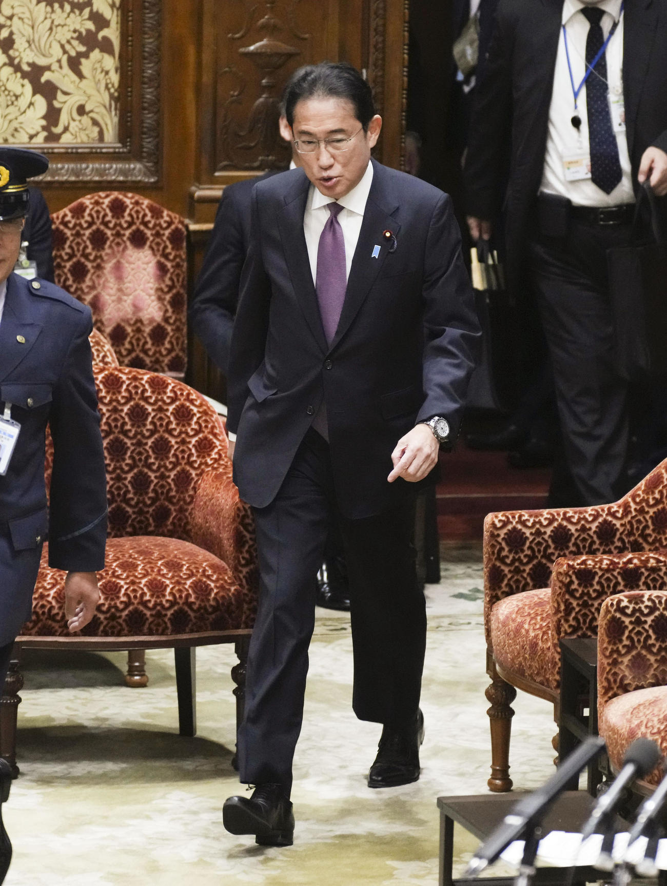 衆院予算委の集中審議に臨む岸田首相（共同）