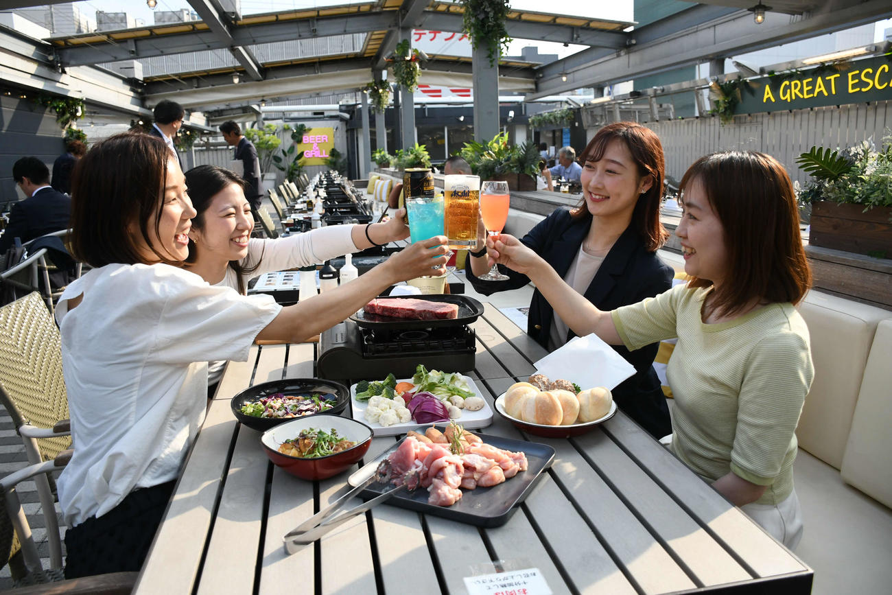 22日に松屋銀座の屋上テラスでオープンした「美しくなるビアガーデン」