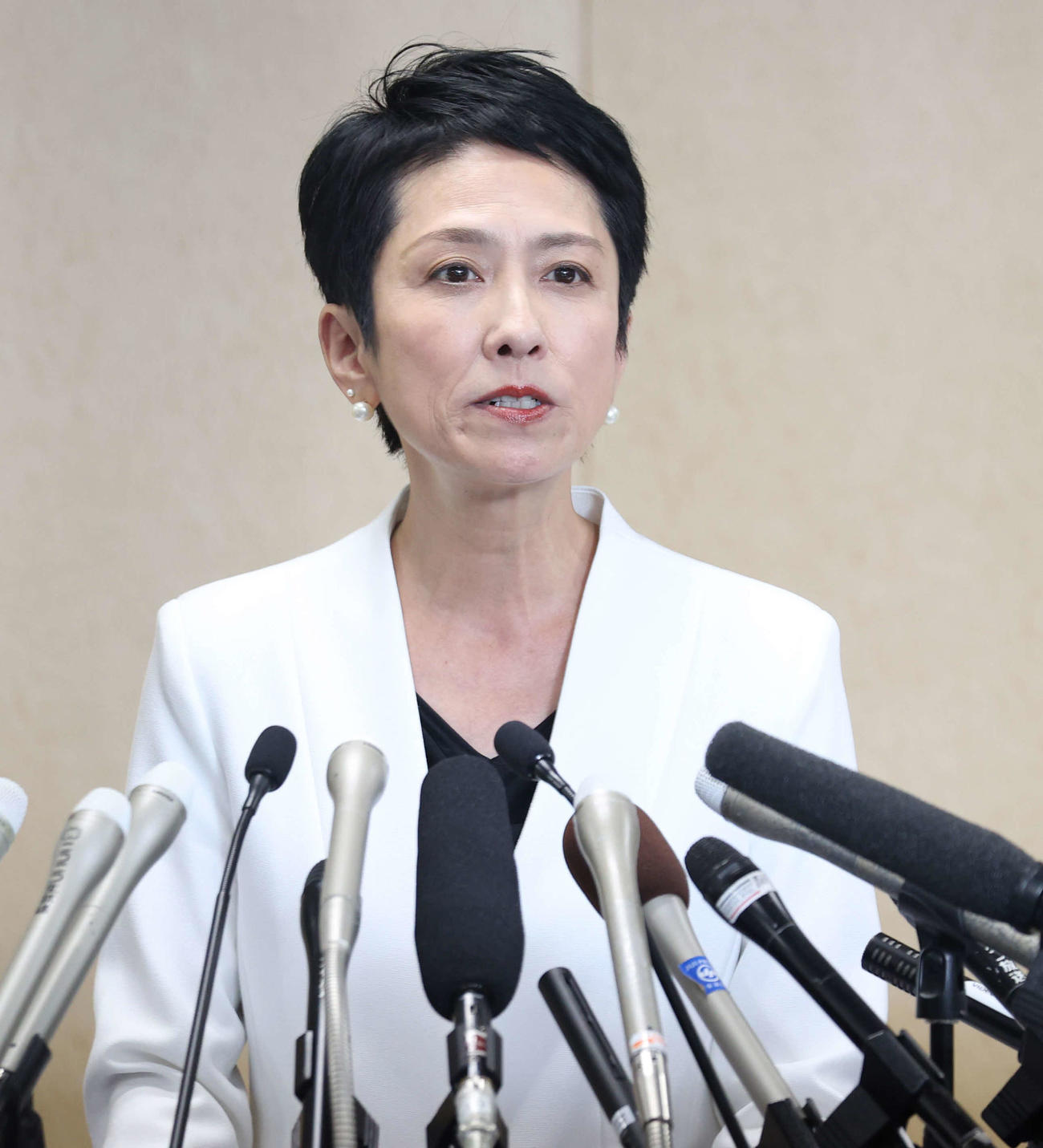 会見する東京都知事選出馬を表明した蓮舫氏（撮影・水谷安孝）