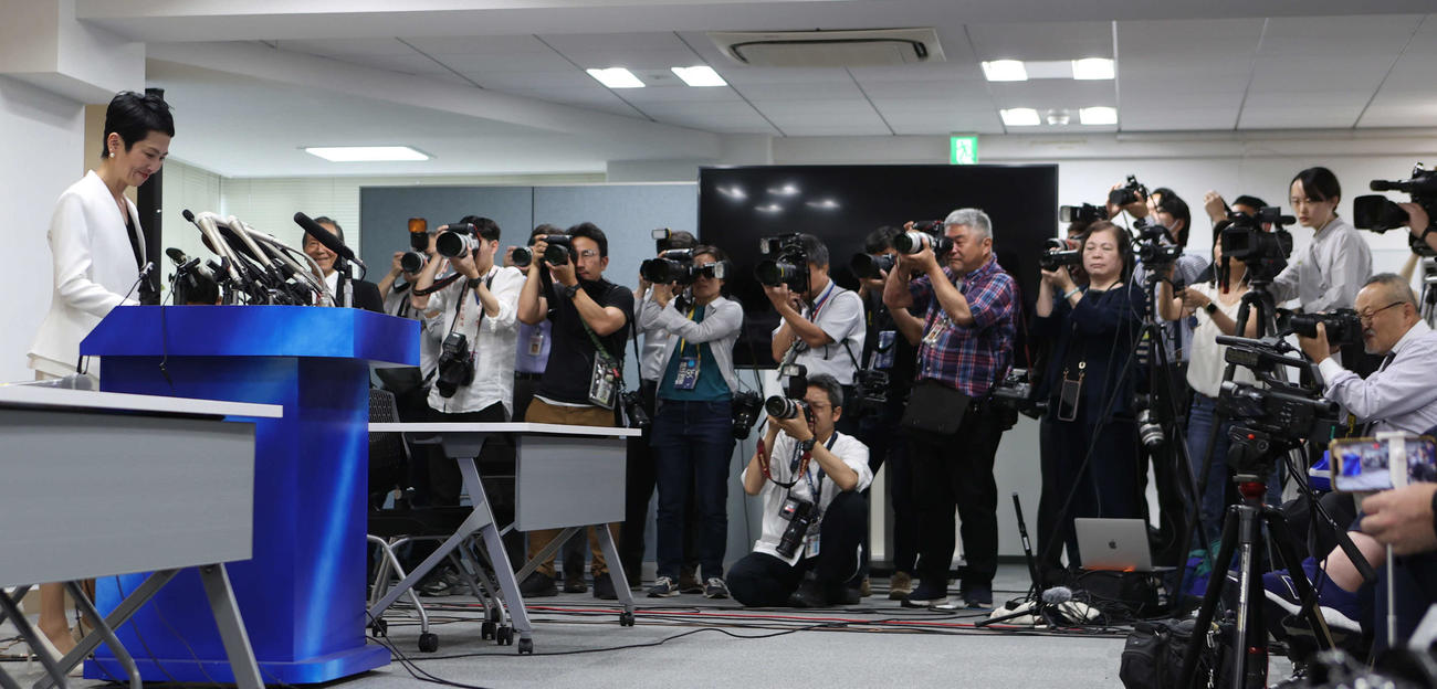 会見する東京都知事選出馬を表明した蓮舫氏（撮影・水谷安孝）