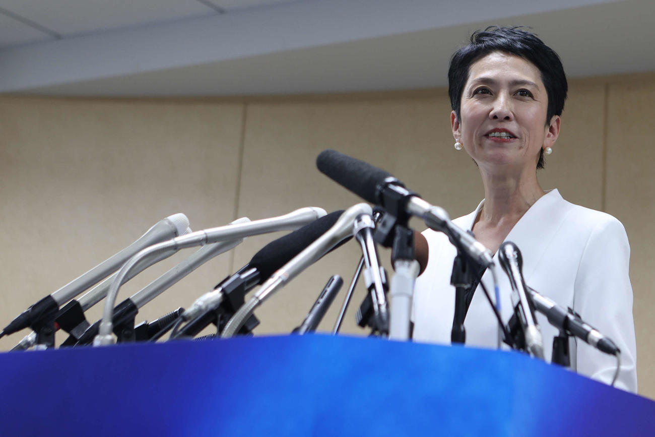 会見する東京都知事選出馬を表明した蓮舫氏（撮影・水谷安孝）