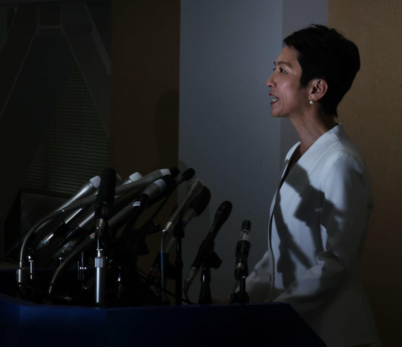会見する東京都知事選出馬を表明した蓮舫氏（撮影・水谷安孝）
