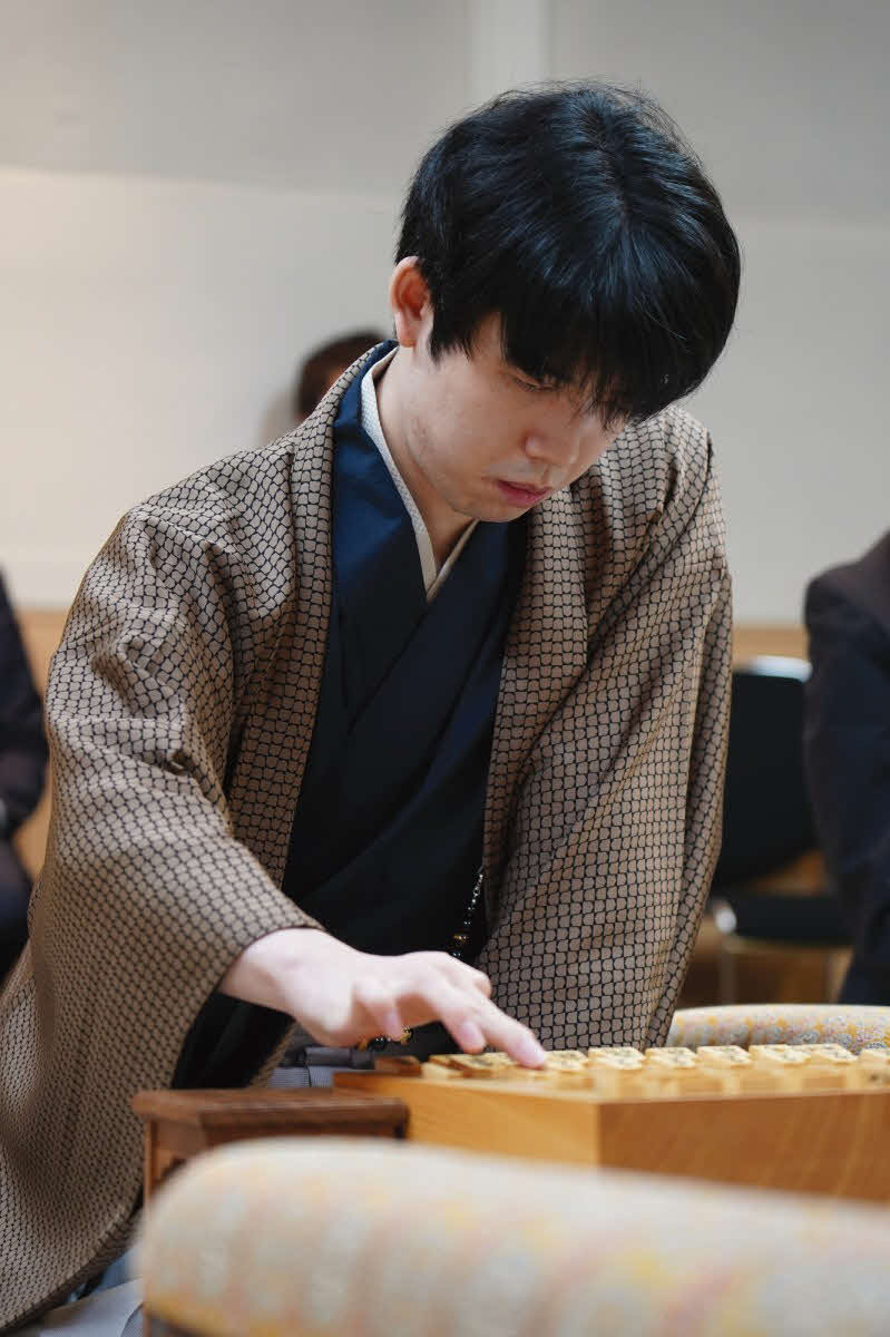 タイトル戦初のかど番をしのぎ最終第5局へと望みをつなげたい藤井聡太叡王（日本将棋連盟提供）