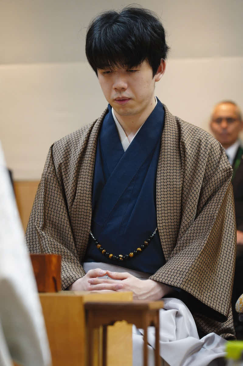 タイトル戦初のかど番をしのぎ最終第5局へと望みをつなげたい藤井聡太叡王（日本将棋連盟提供）