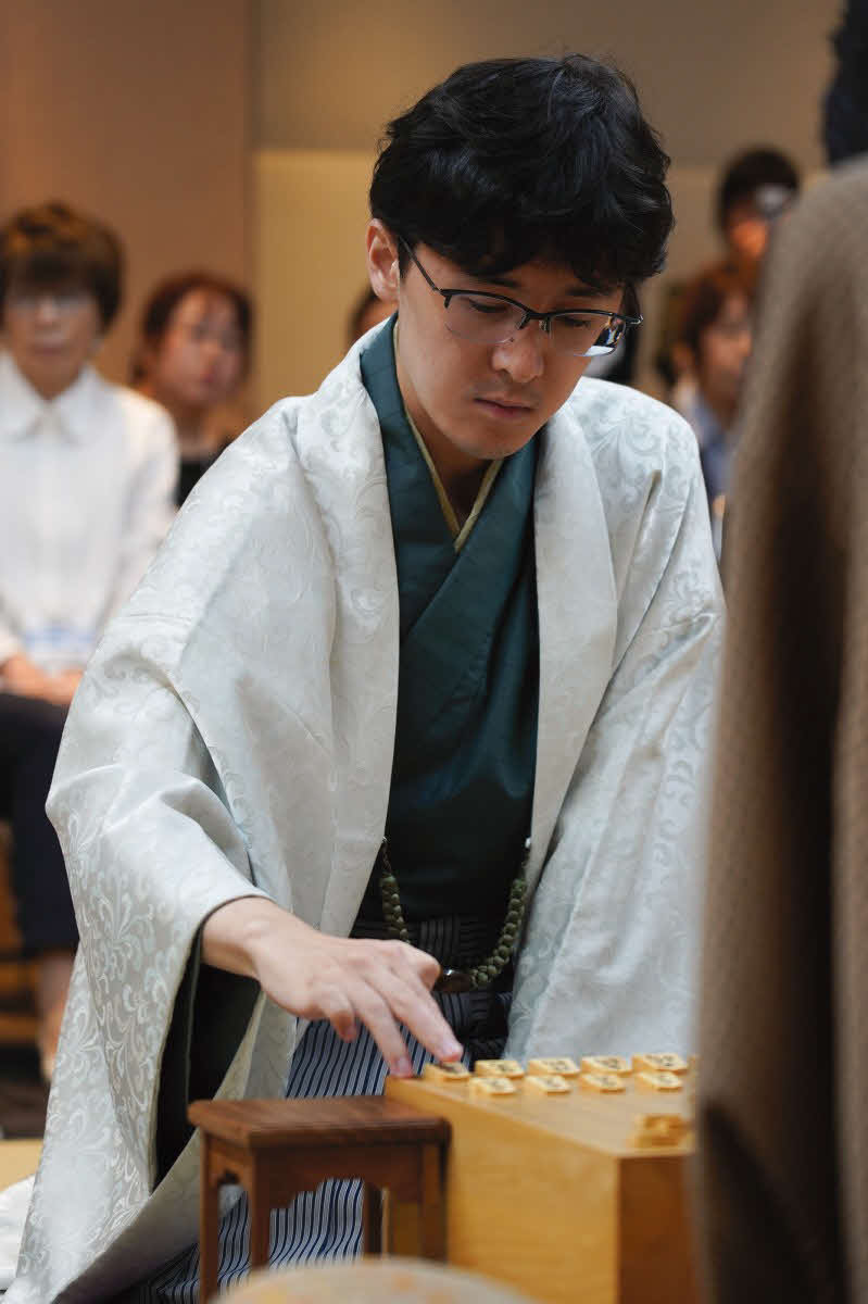 8冠の牙城を崩して同学年の藤井聡太叡王からタイトル初戴冠を狙う伊藤匠七段（日本将棋連盟提供）