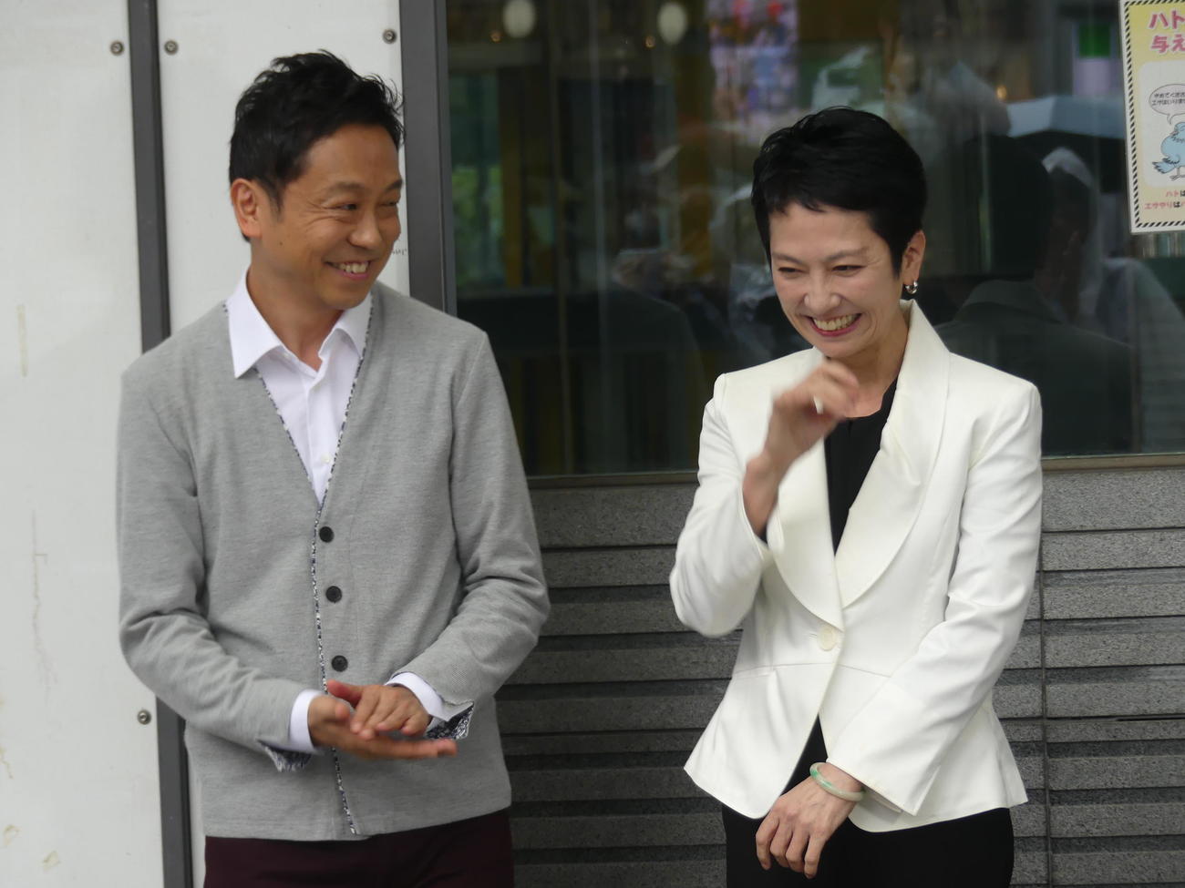 都知事選出馬表明後、初の街頭演説を行った立憲民主党の蓮舫参院議員。左は奥村政佳参院議員（撮影・中山知子）