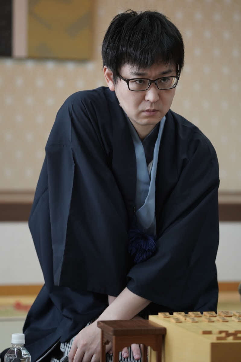 2009年（平21）の王座戦以来15年ぶりのタイトル挑戦となった山崎隆之八段（日本将棋連盟提供）