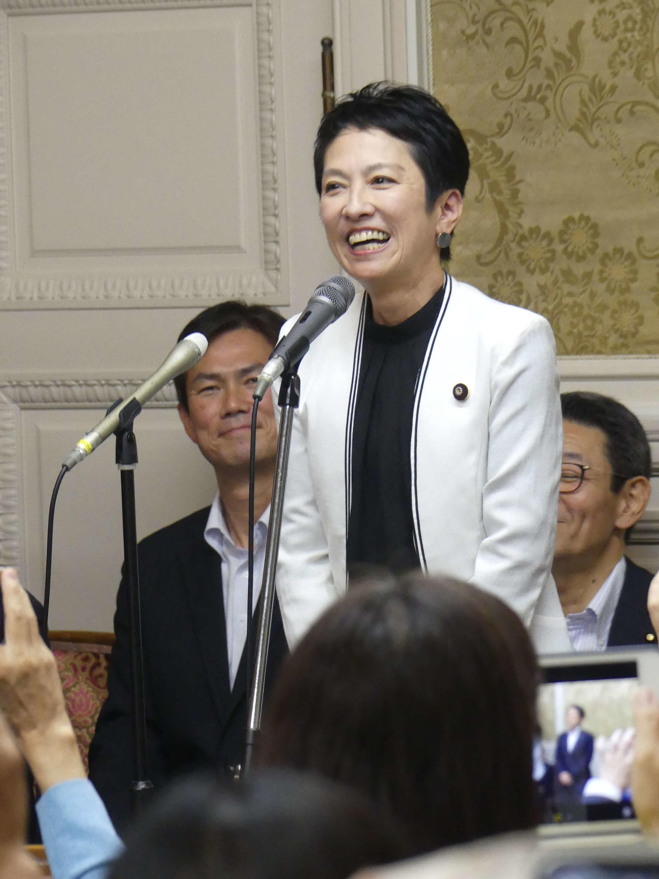 立憲民主党の代議士会で東京都知事選への出馬表明の報告と支援を呼びかける蓮舫参院議員（撮影・中山知子）