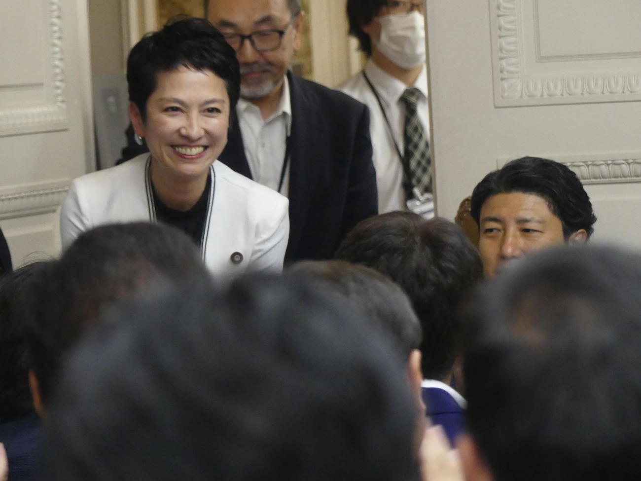 東京都知事選への出馬表明の報告と支援呼びかのため、立憲民主党の代議士会に現れた蓮舫参院議員（撮影・中山知子）