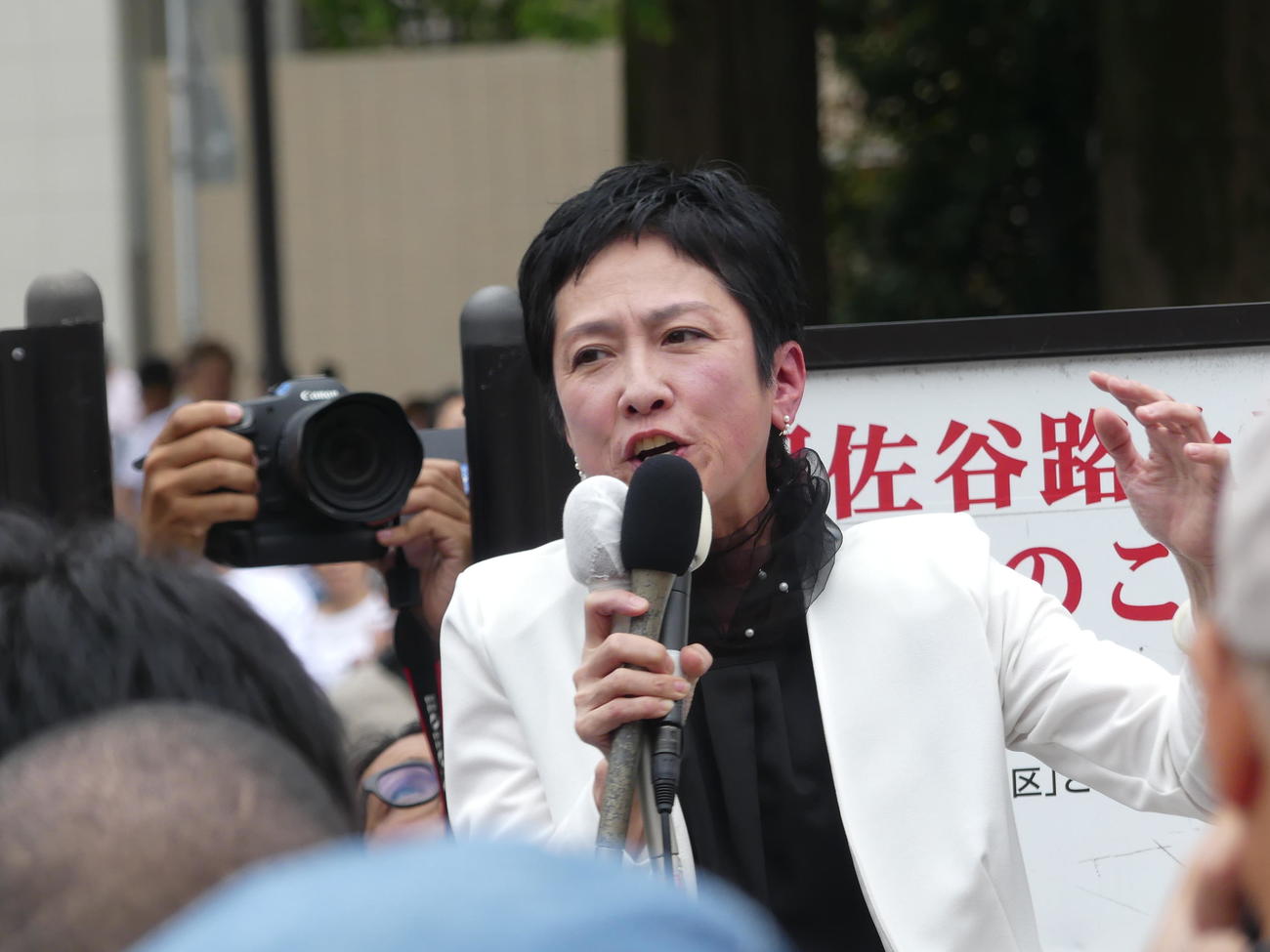 東京都知事選に向けて街頭演説を行う立憲民主党の蓮舫参院議員（撮影・中山知子）