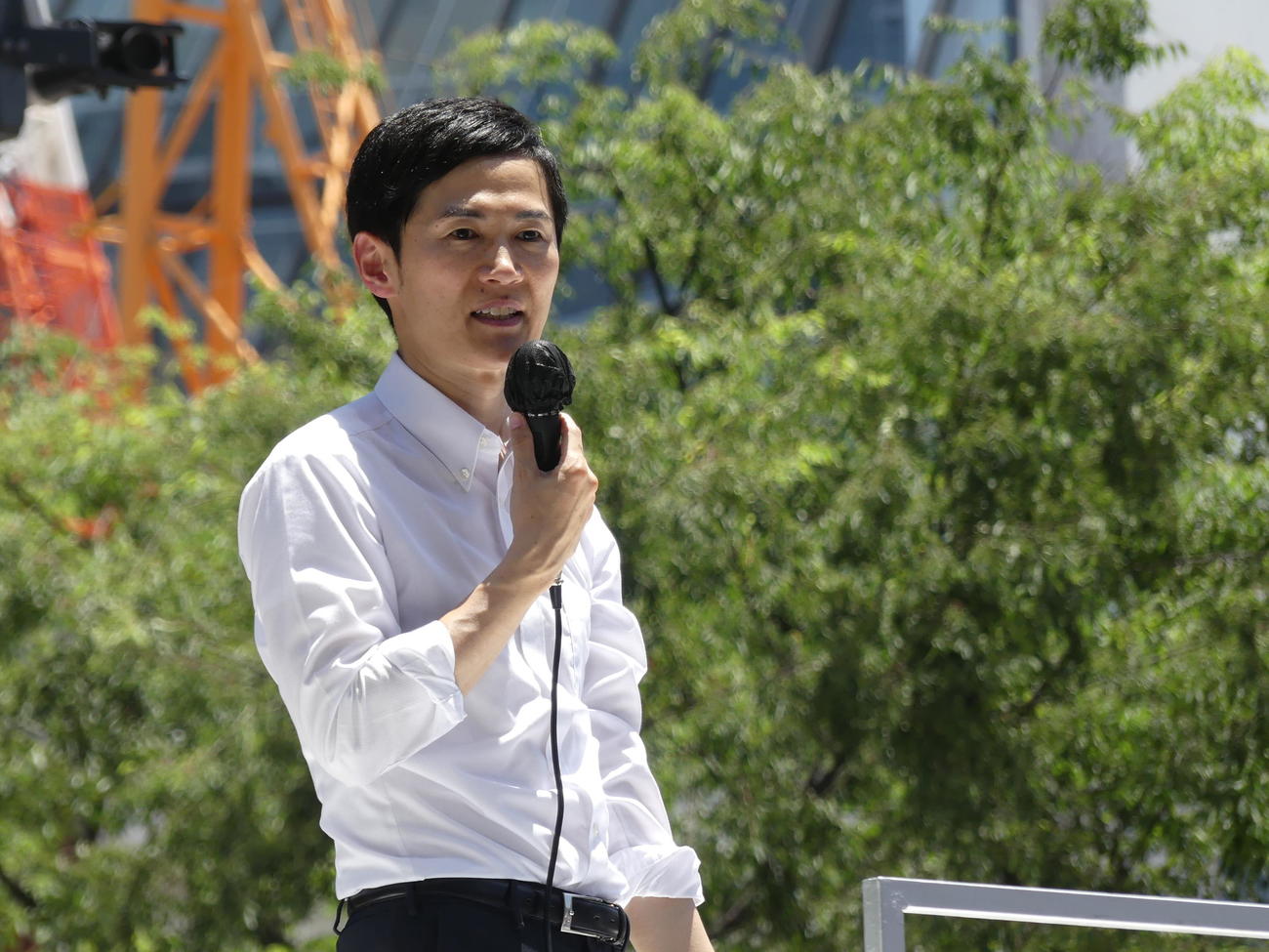東京都知事選出馬表明後、初の街頭演説を渋谷スクランブル交差点で行った石丸伸二・前安芸高田市長（撮影・中山知子）