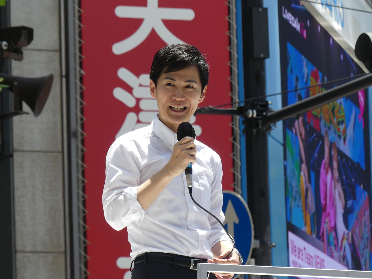 東京都知事選出馬表明後、初の街頭演説を渋谷スクランブル交差点で行った石丸伸二・前安芸高田市長（撮影・中山知子）