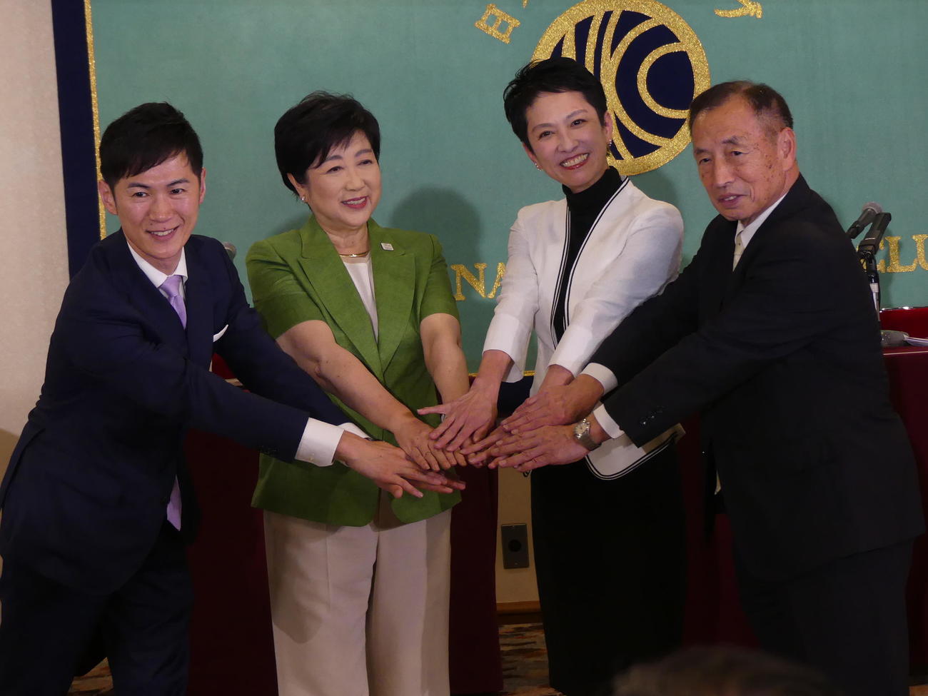 東京都知事選を前に、日本記者クラブの共同会見に臨んだ左から石丸伸二氏、小池百合子知事、蓮舫参院議員、田母神俊雄氏