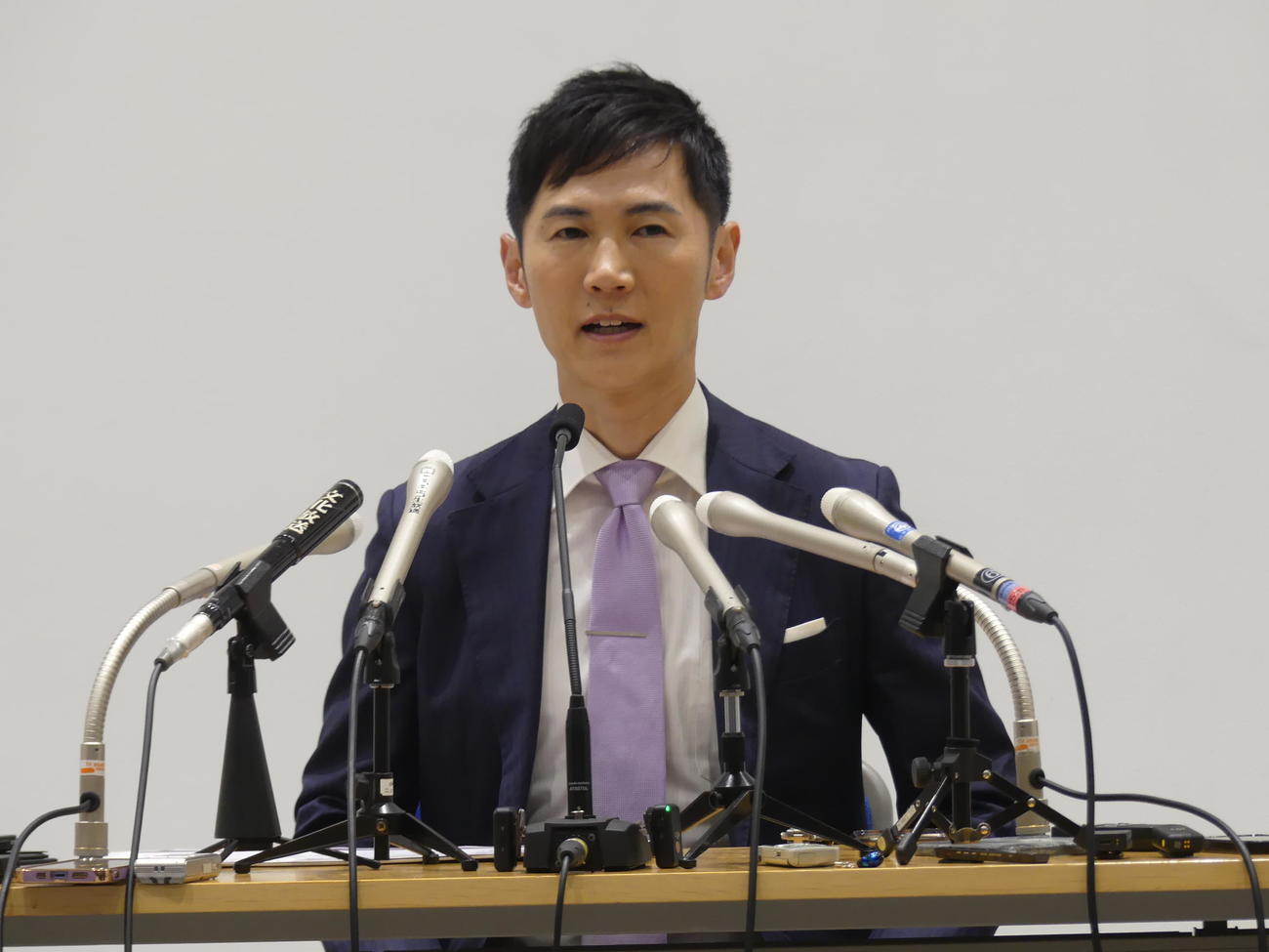 東京都知事選で訴える政策について会見で発表する石丸伸二氏（撮影・中山知子）