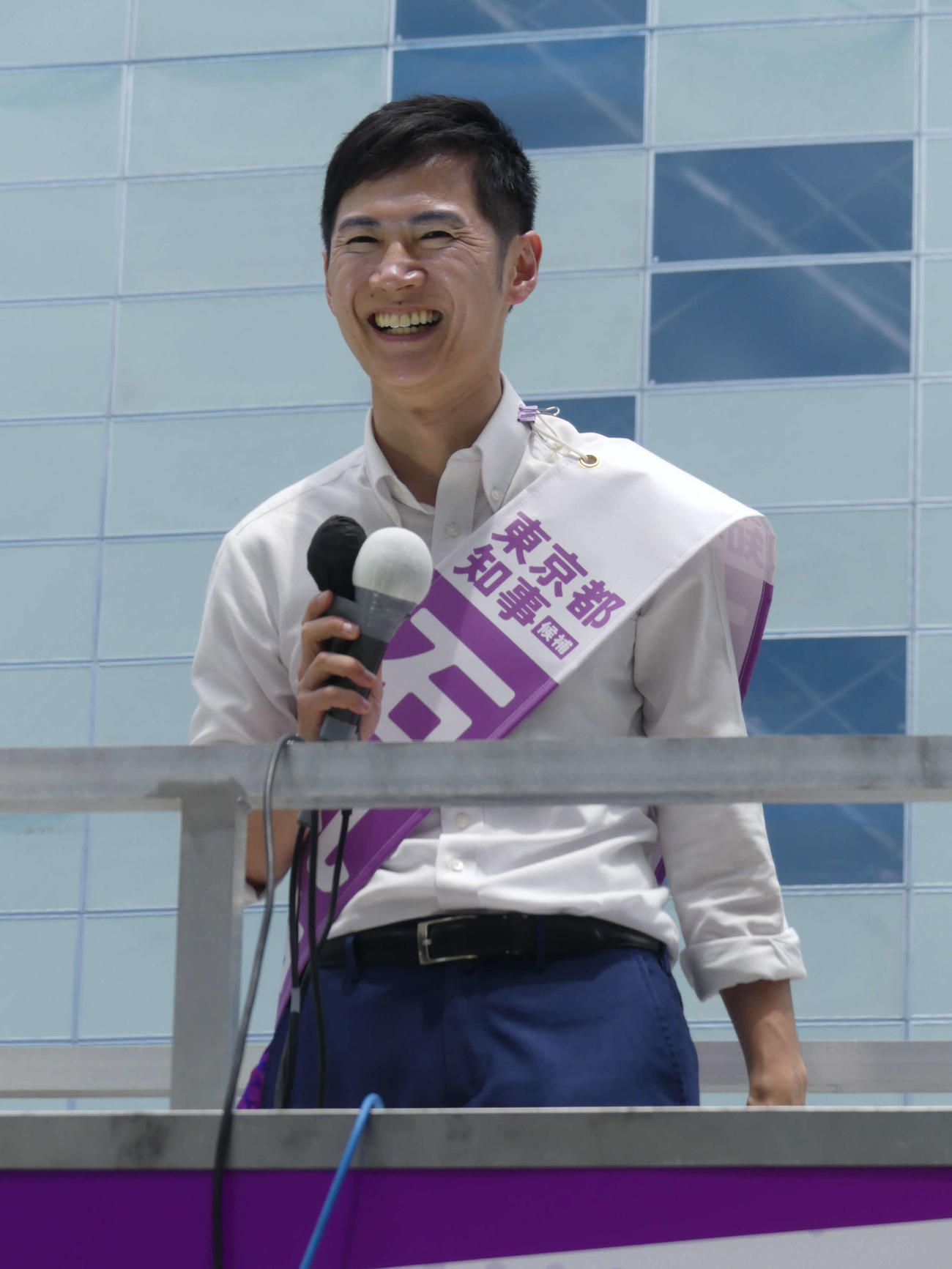 昼休み中のサラリーマンらに都知事選での支持を訴える石丸伸二氏（撮影・中山知子）