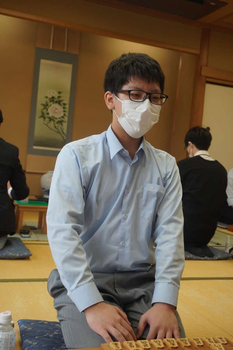 山下数毅三段（日本将棋連盟提供）