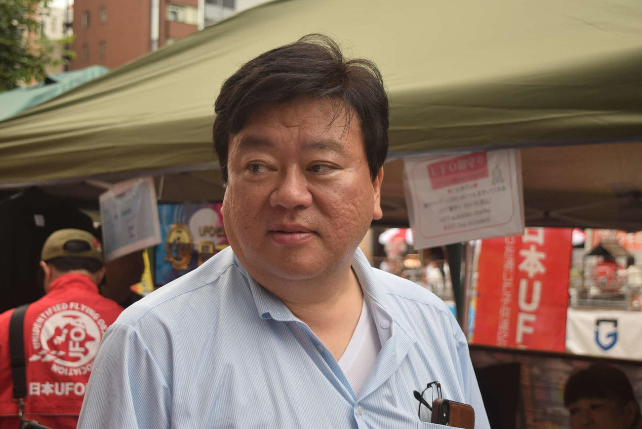 UFO撮影会イベントに登場した浅川義治衆院議員（撮影・阪口孝志）